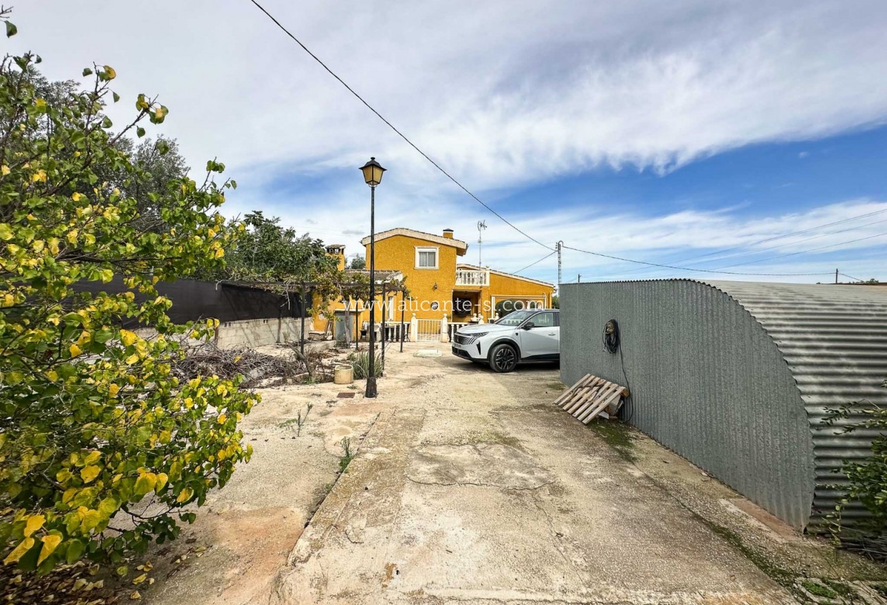 Sale - Villa  - Hondón de las Nieves