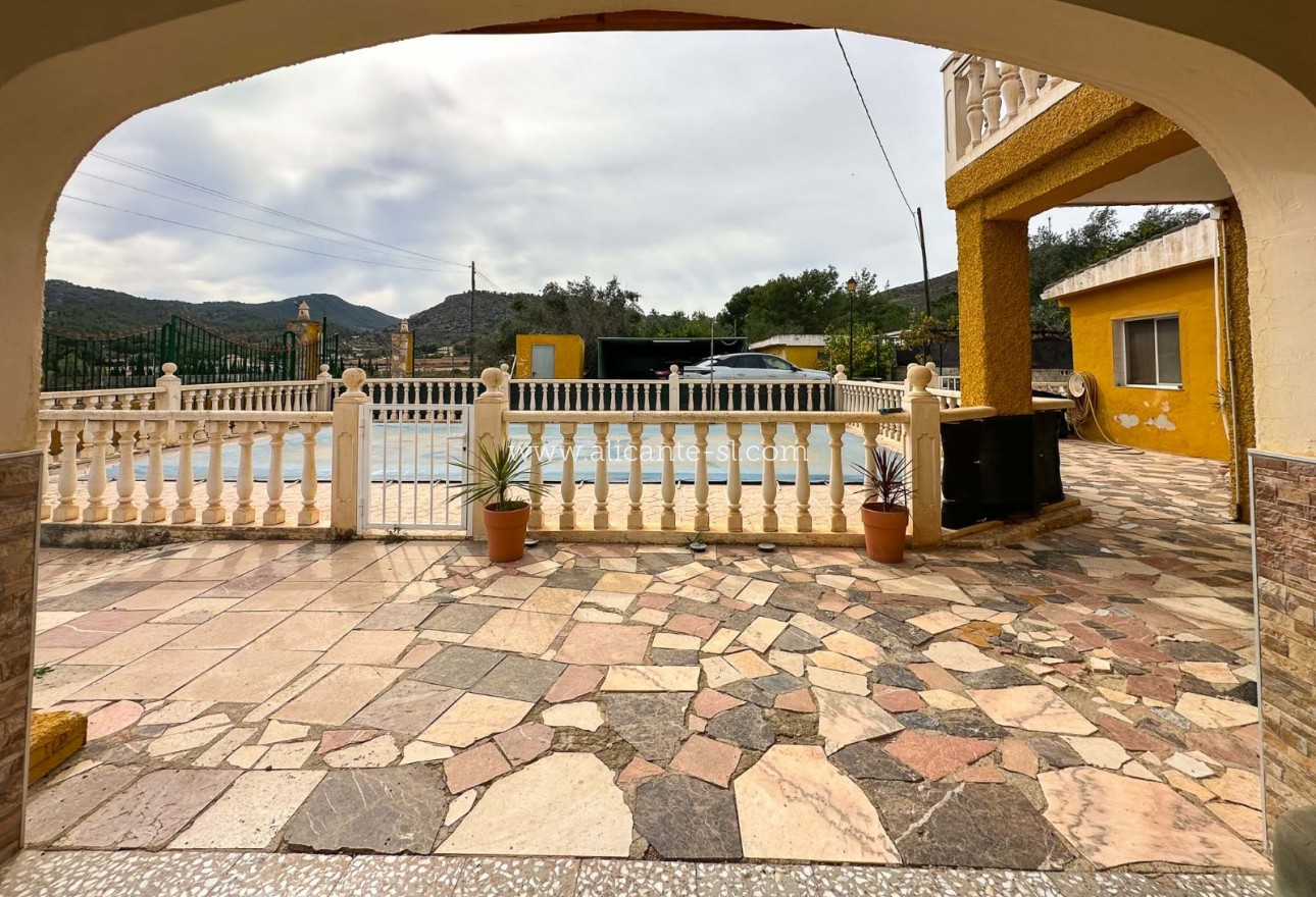 Sale - Villa  - Hondón de las Nieves