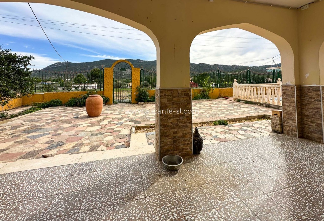 Sale - Villa  - Hondón de las Nieves
