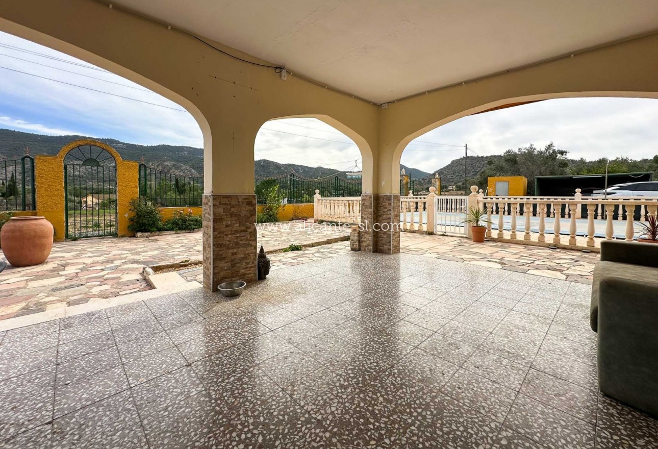 Sale - Villa  - Hondón de las Nieves