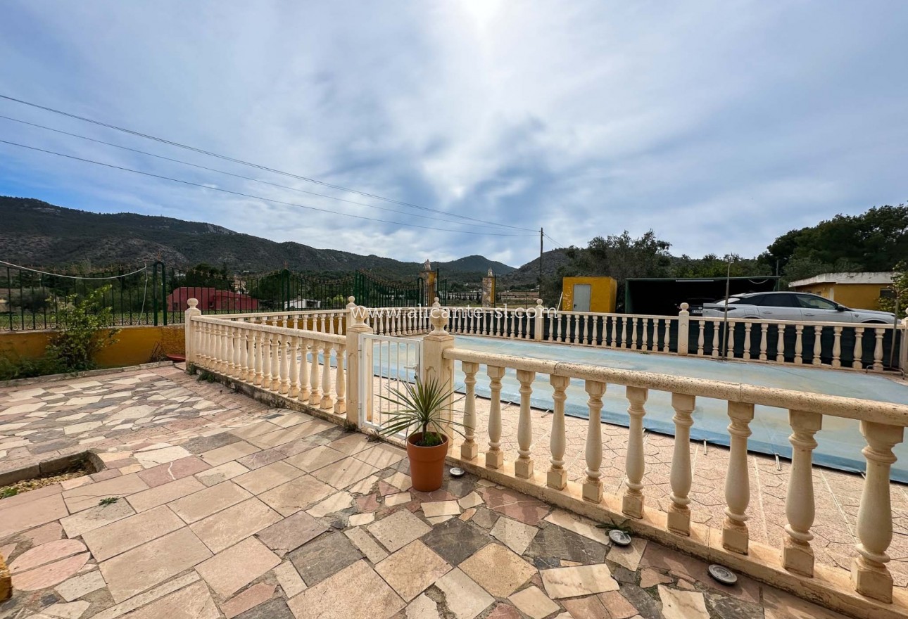 Sale - Villa  - Hondón de las Nieves