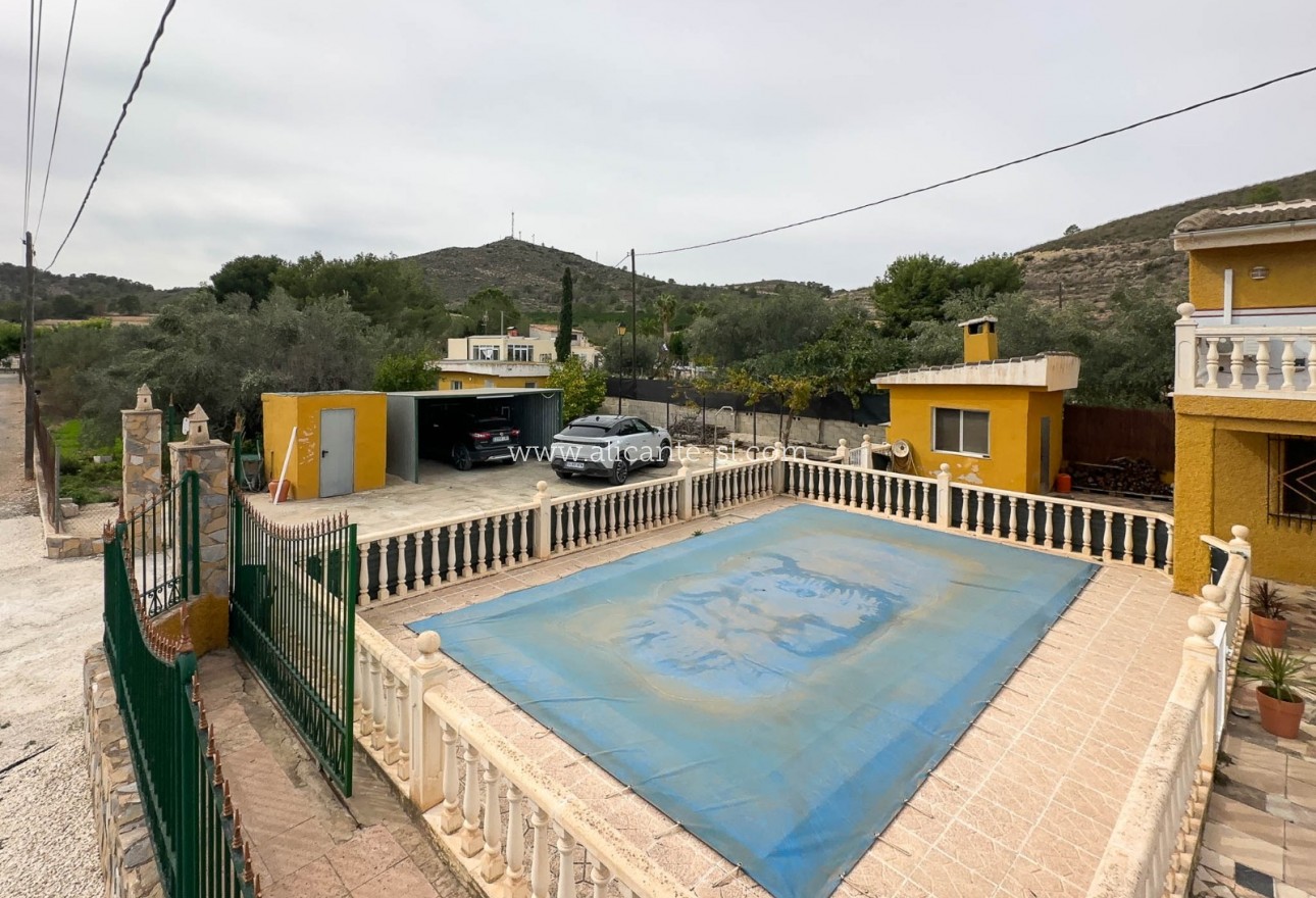 Sale - Villa  - Hondón de las Nieves