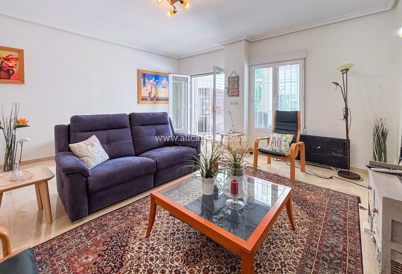 Sale - Villa  - Hondón de las Nieves