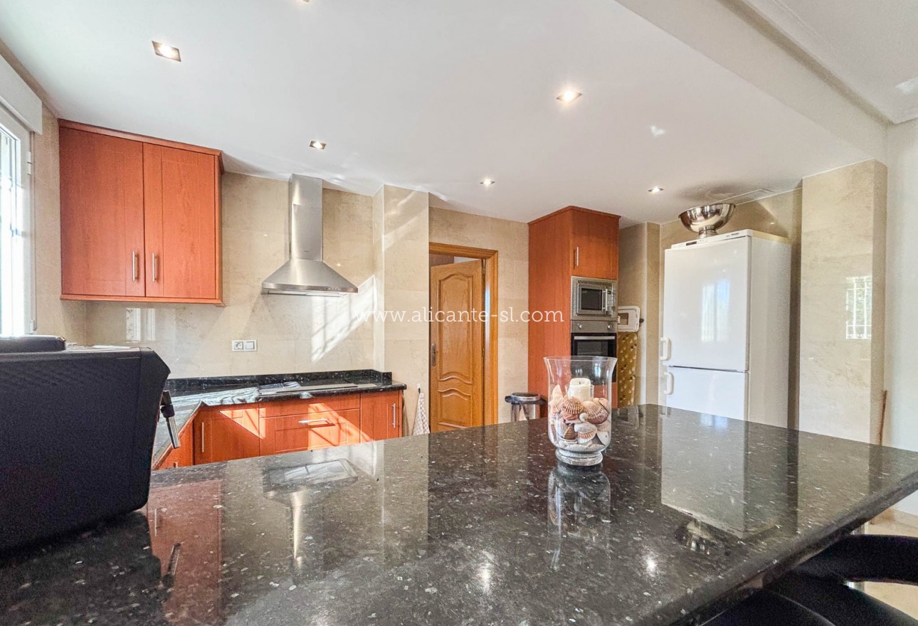 Sale - Villa  - Hondón de las Nieves