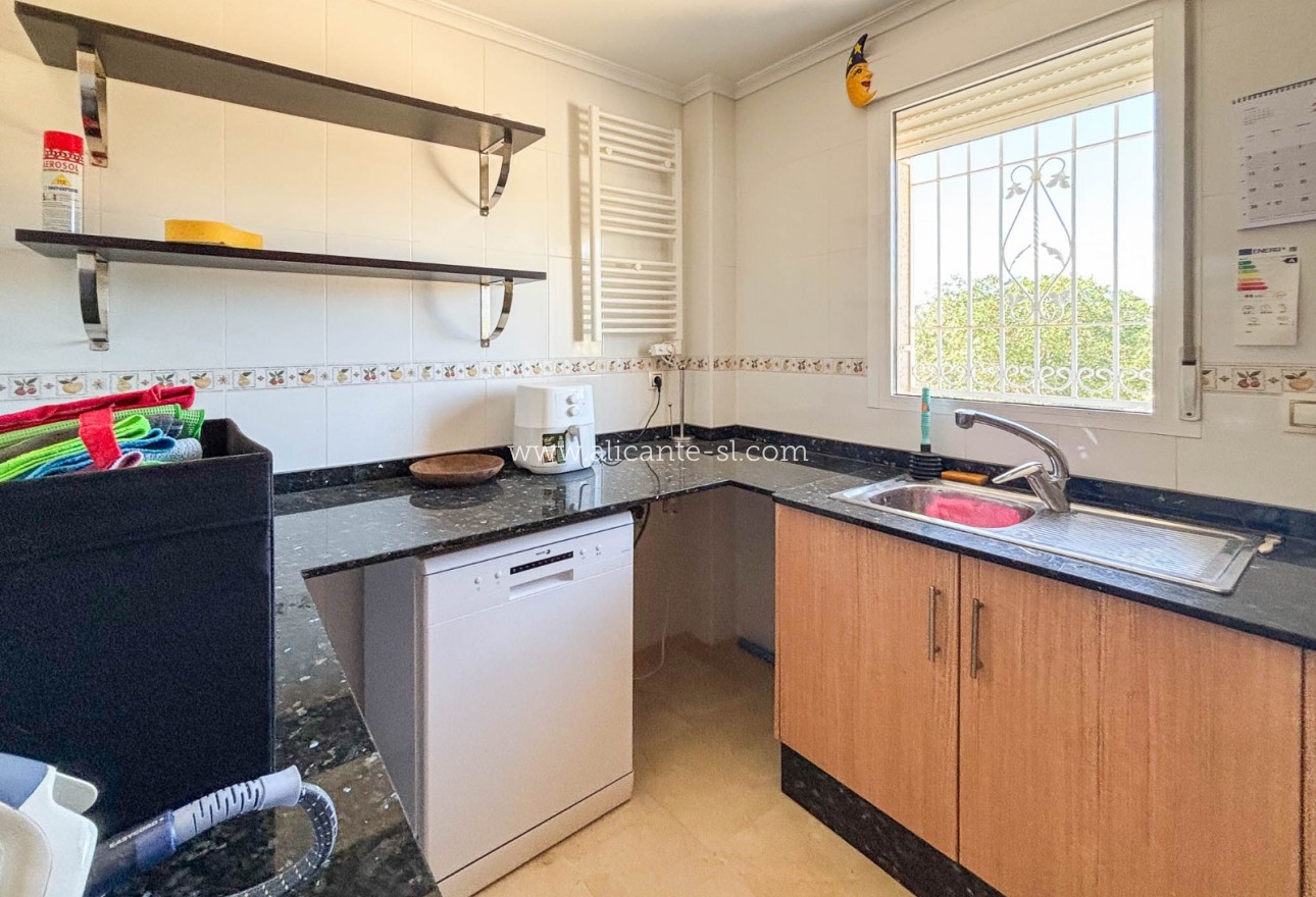 Sale - Villa  - Hondón de las Nieves