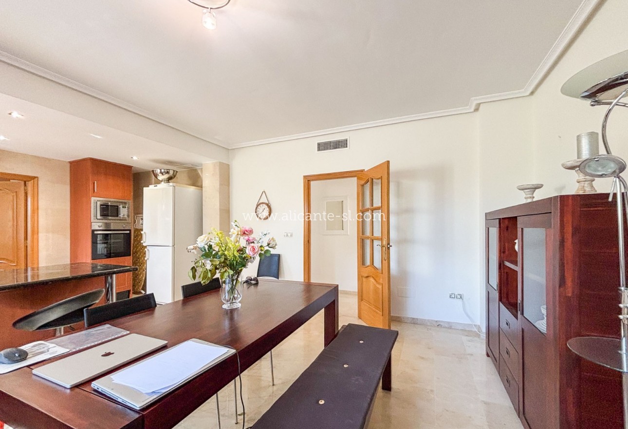 Sale - Villa  - Hondón de las Nieves