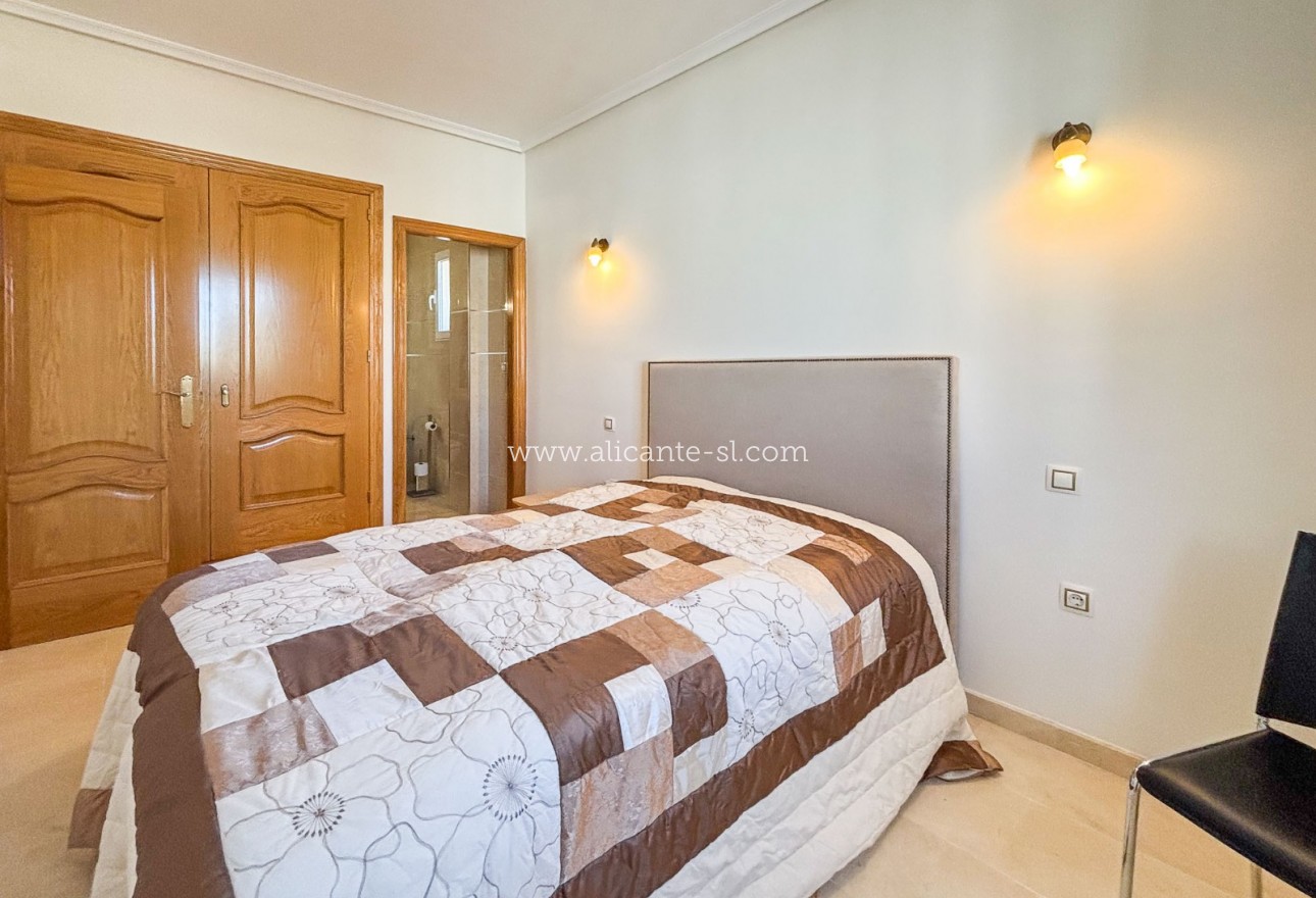 Sale - Villa  - Hondón de las Nieves