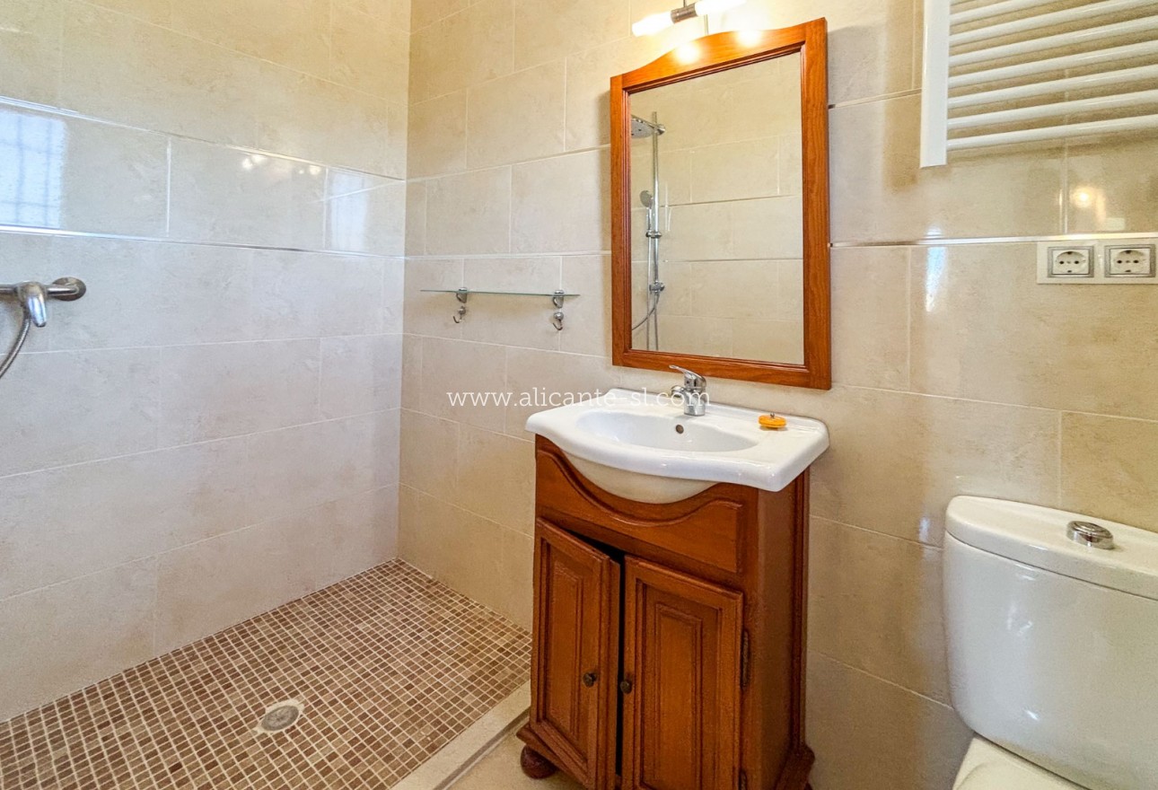 Sale - Villa  - Hondón de las Nieves