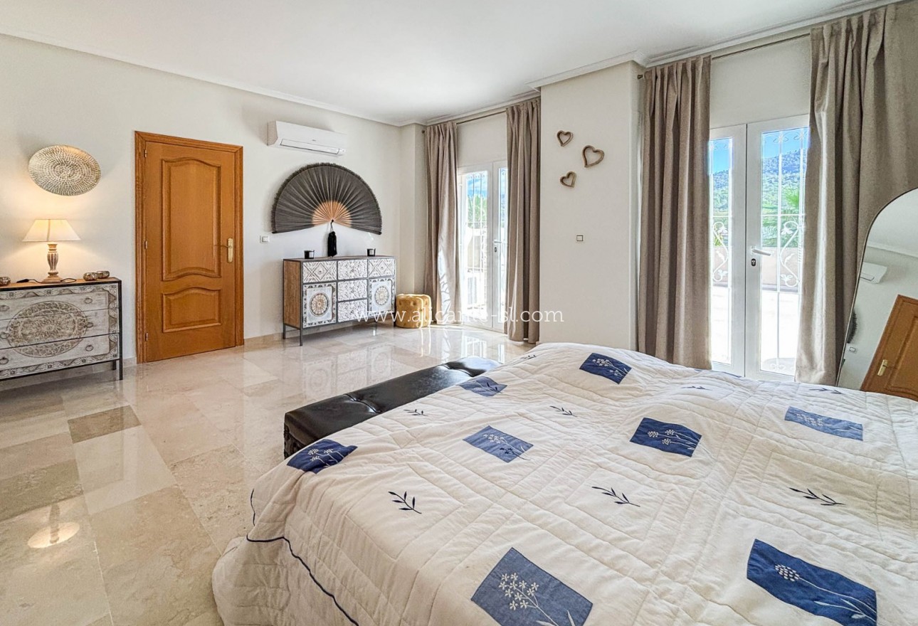 Sale - Villa  - Hondón de las Nieves