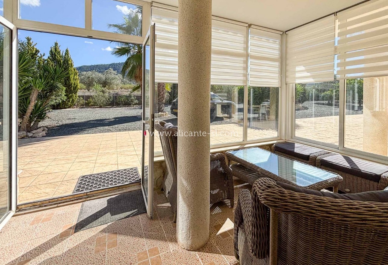 Sale - Villa  - Hondón de las Nieves