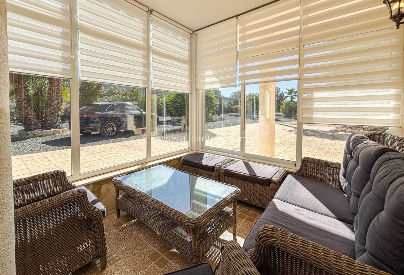 Sale - Villa  - Hondón de las Nieves