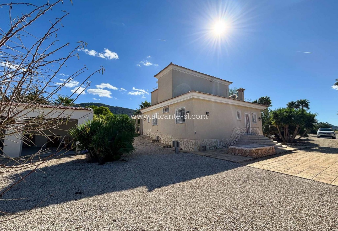 Sale - Villa  - Hondón de las Nieves