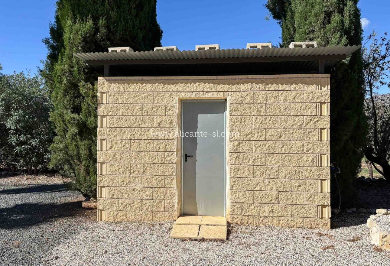 Sale - Villa  - Hondón de las Nieves