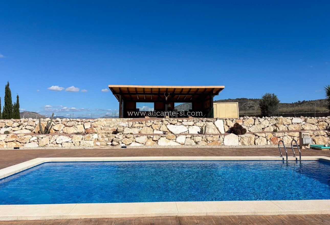 Sale - Villa  - Hondón de las Nieves