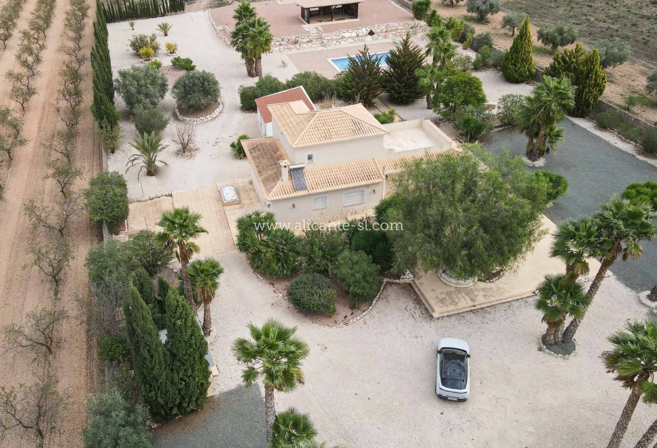 Sale - Villa  - Hondón de las Nieves