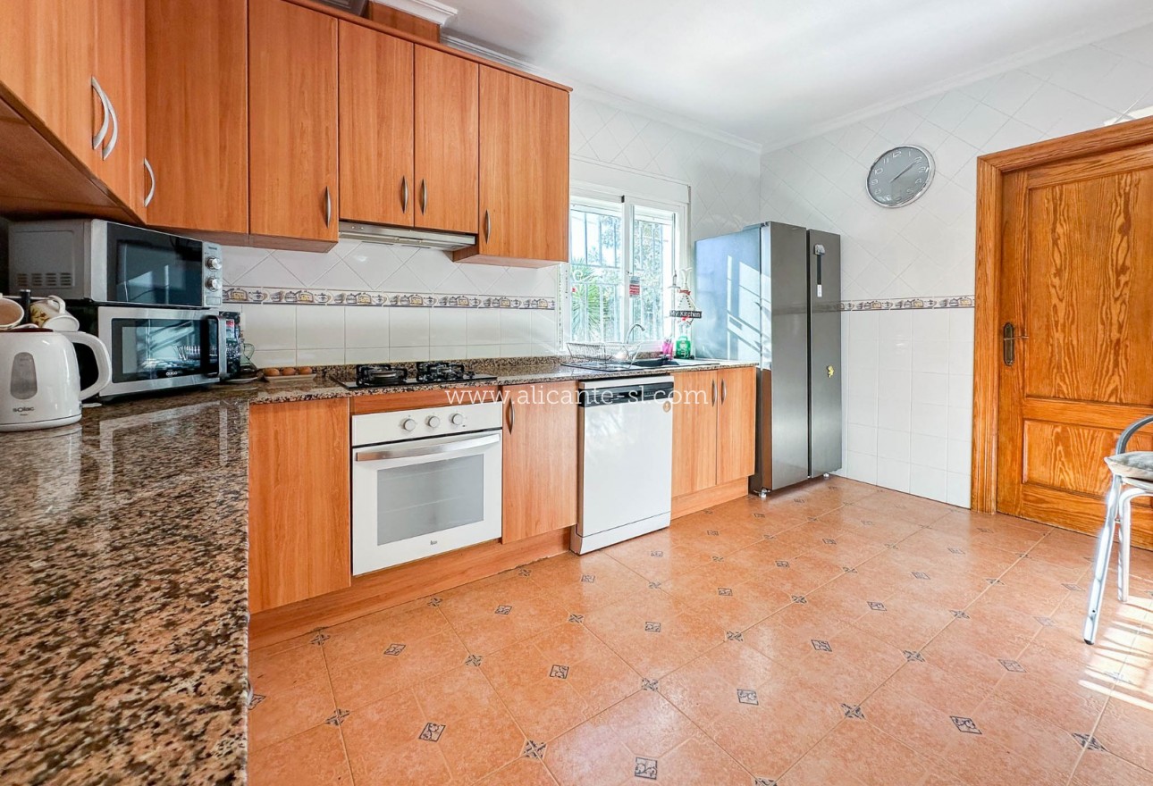 Sale - Villa  - Hondón de las Nieves