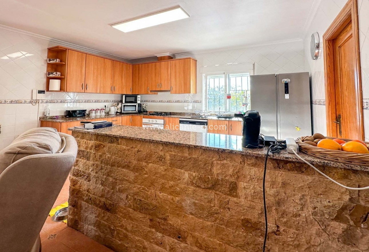 Sale - Villa  - Hondón de las Nieves