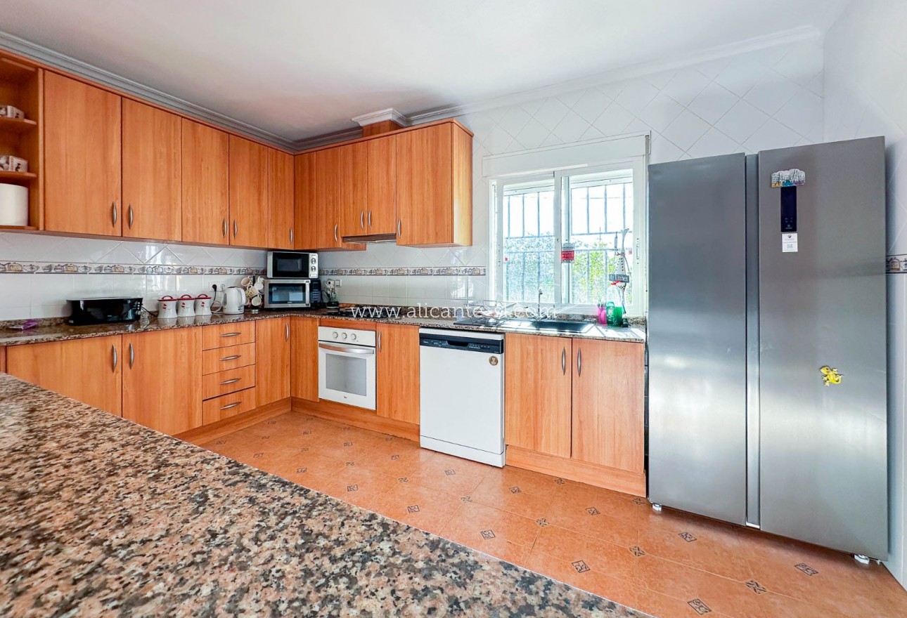 Sale - Villa  - Hondón de las Nieves