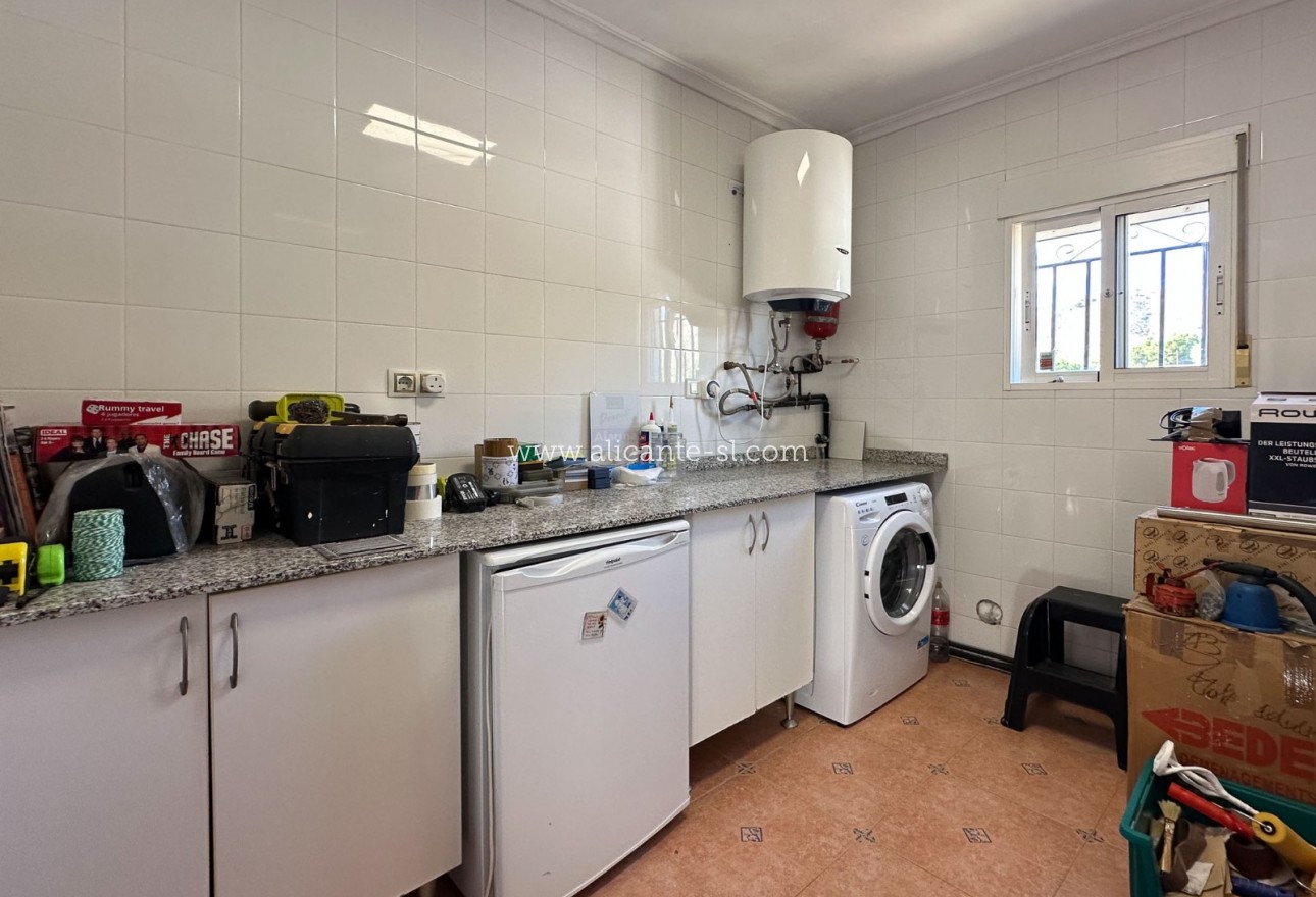 Sale - Villa  - Hondón de las Nieves