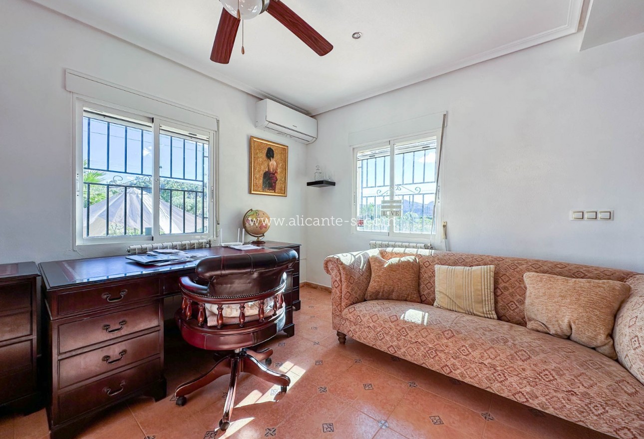 Sale - Villa  - Hondón de las Nieves