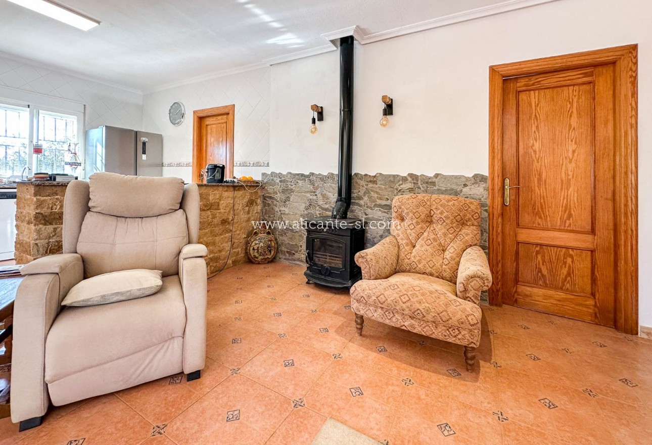 Sale - Villa  - Hondón de las Nieves