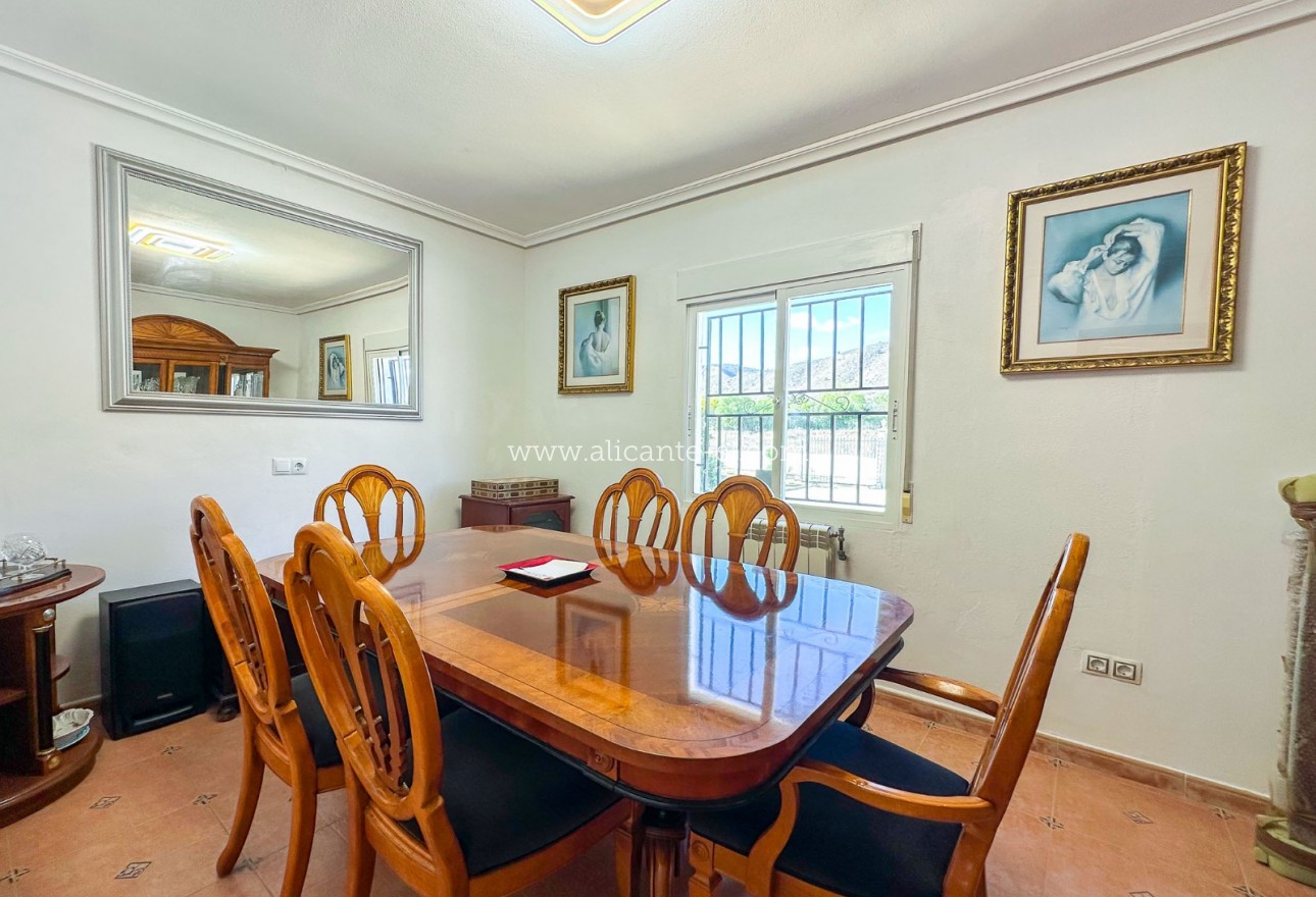 Sale - Villa  - Hondón de las Nieves