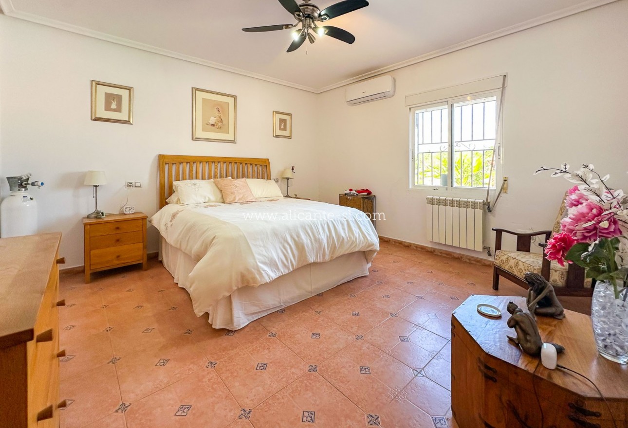 Sale - Villa  - Hondón de las Nieves