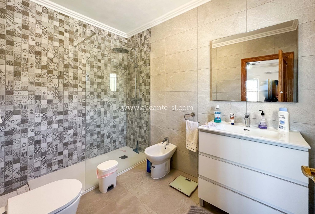 Sale - Villa  - Hondón de las Nieves