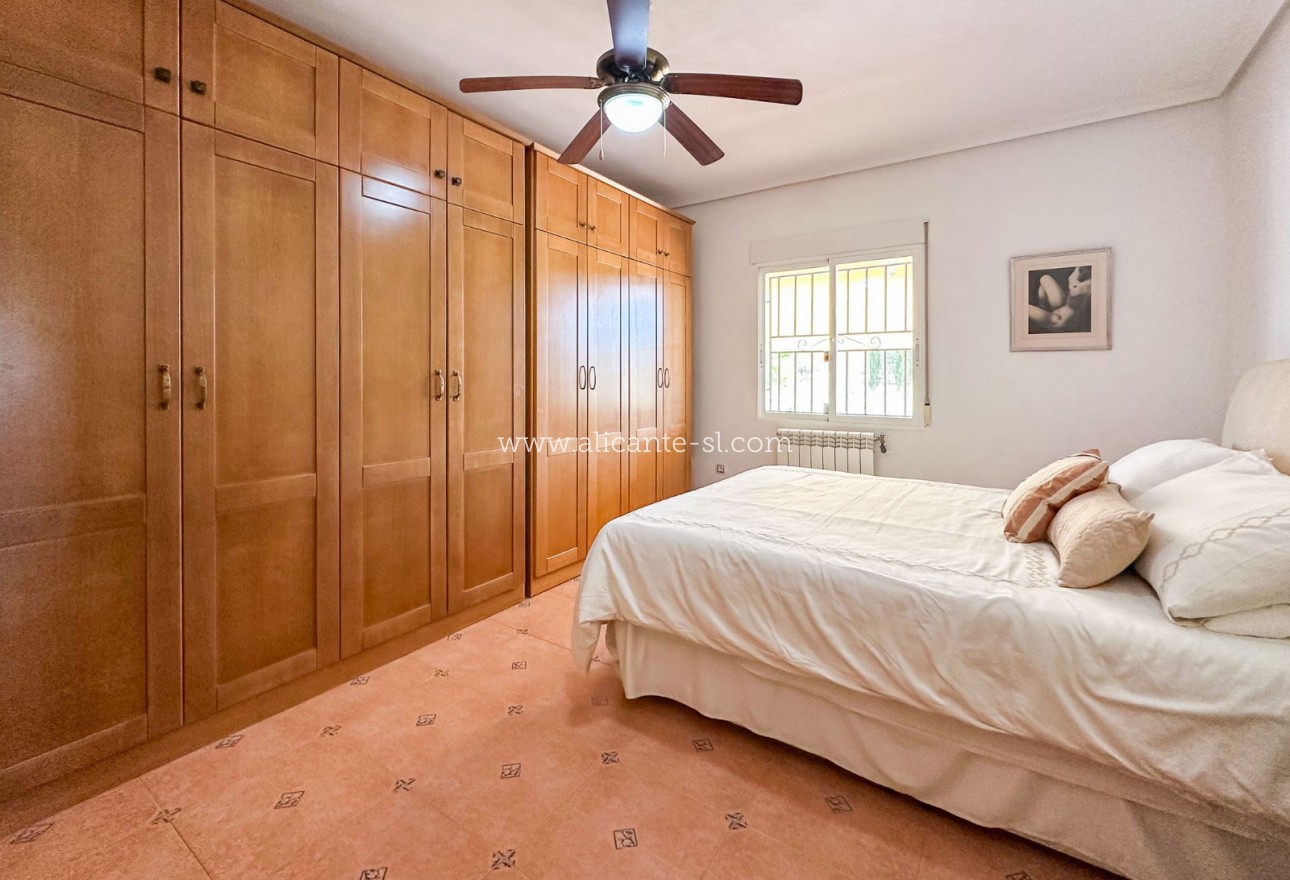 Sale - Villa  - Hondón de las Nieves