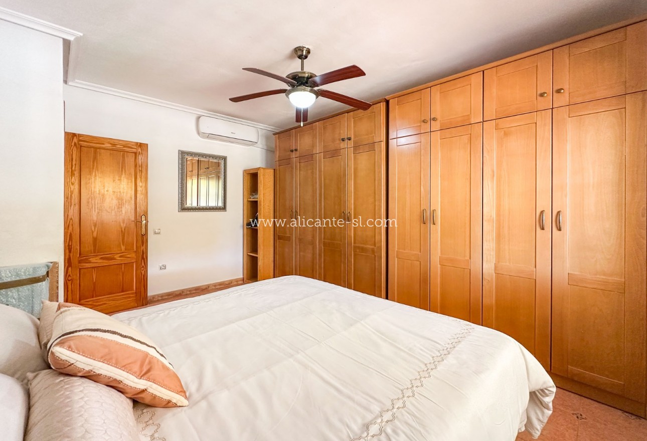 Sale - Villa  - Hondón de las Nieves