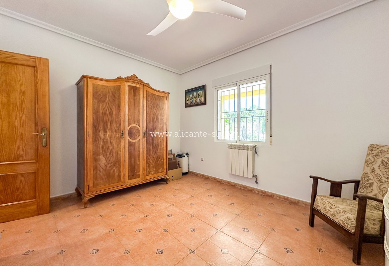 Sale - Villa  - Hondón de las Nieves