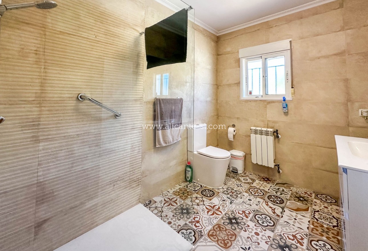 Sale - Villa  - Hondón de las Nieves