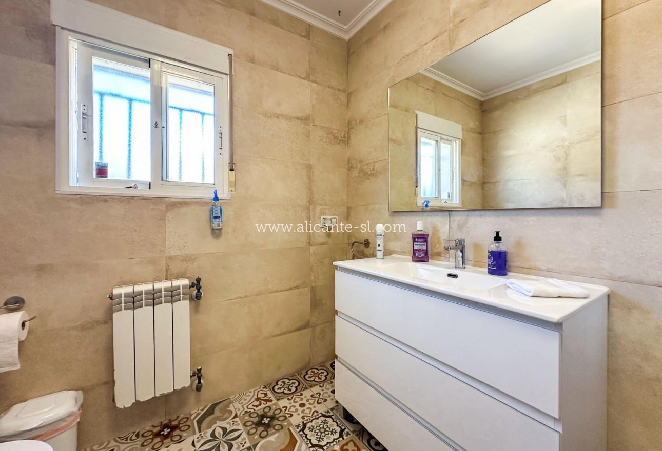 Sale - Villa  - Hondón de las Nieves