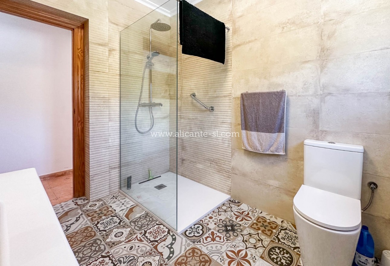 Sale - Villa  - Hondón de las Nieves