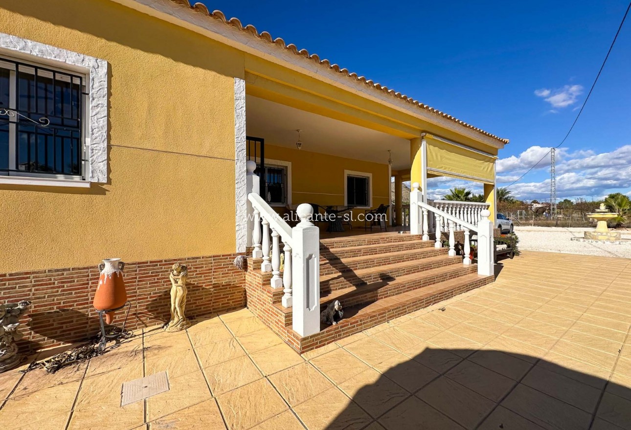 Sale - Villa  - Hondón de las Nieves