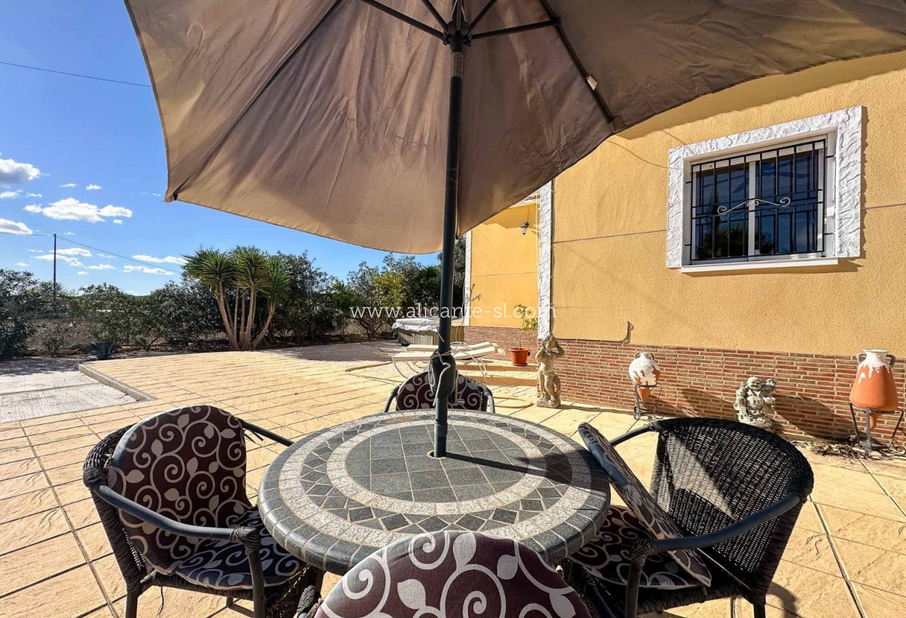 Sale - Villa  - Hondón de las Nieves