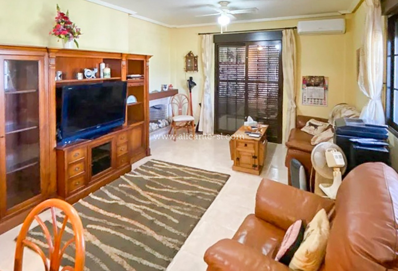 Sale - Villa  - Hondón de las Nieves