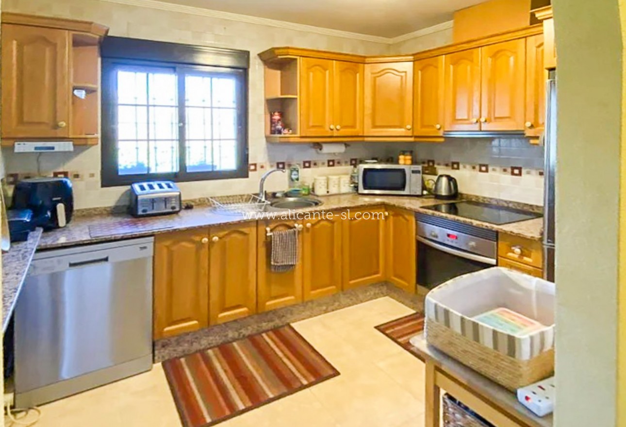 Sale - Villa  - Hondón de las Nieves