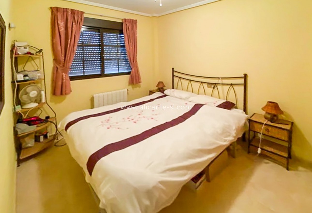 Sale - Villa  - Hondón de las Nieves