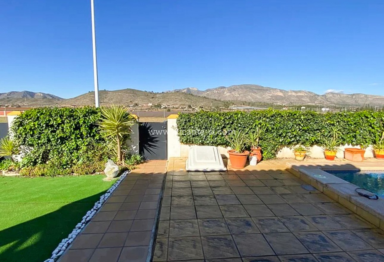 Sale - Villa  - Hondón de las Nieves
