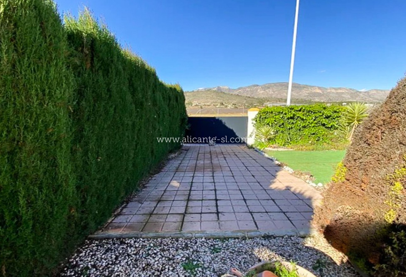Sale - Villa  - Hondón de las Nieves