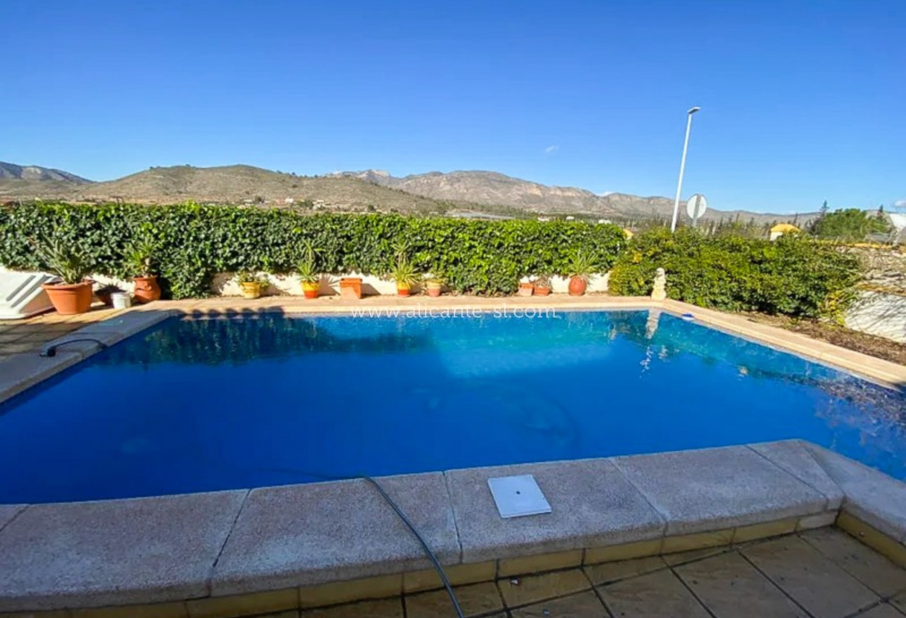 Sale - Villa  - Hondón de las Nieves