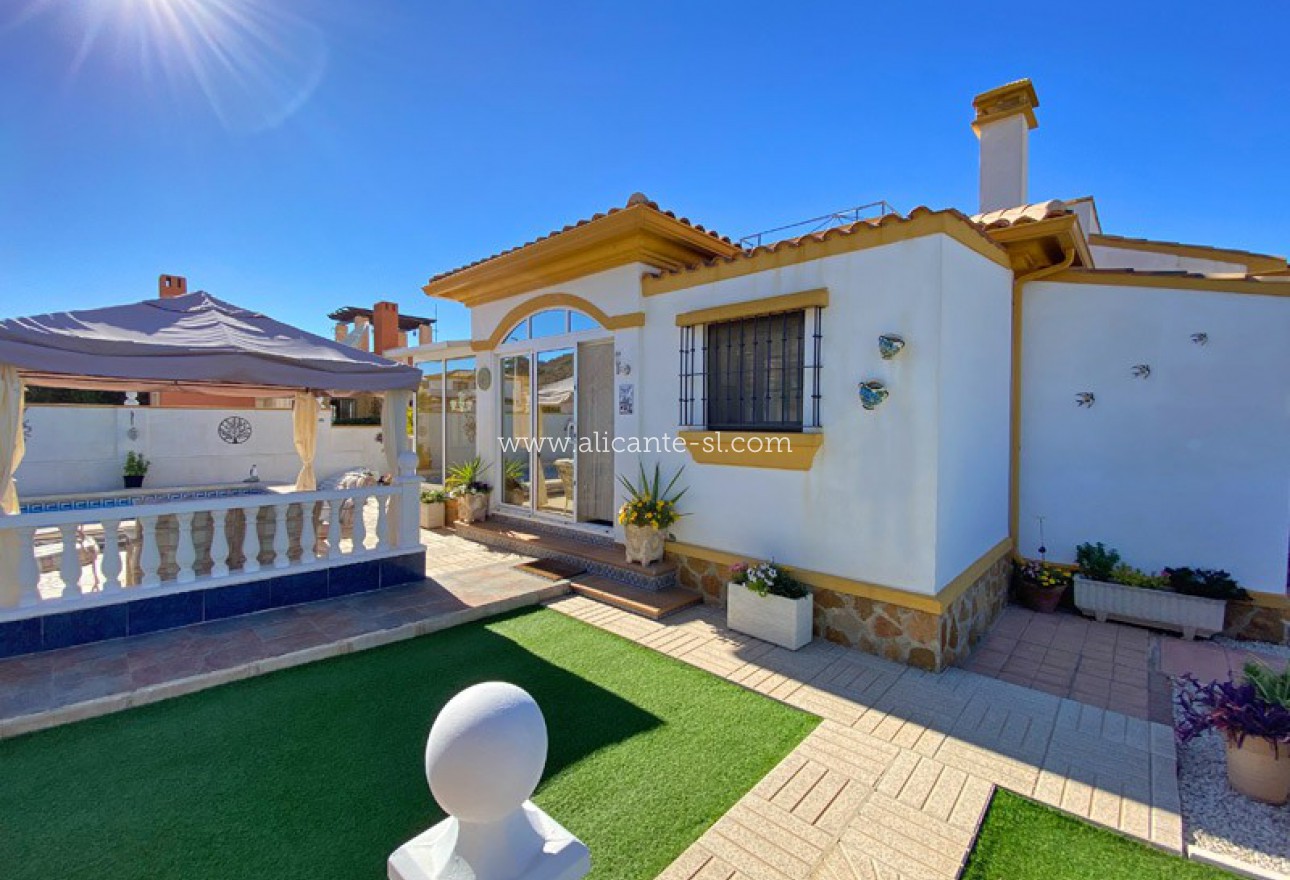 Sale - Villa  - Hondón de las Nieves