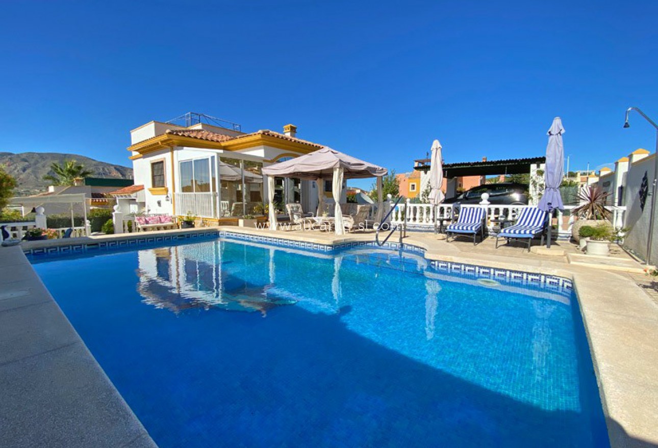 Sale - Villa  - Hondón de las Nieves