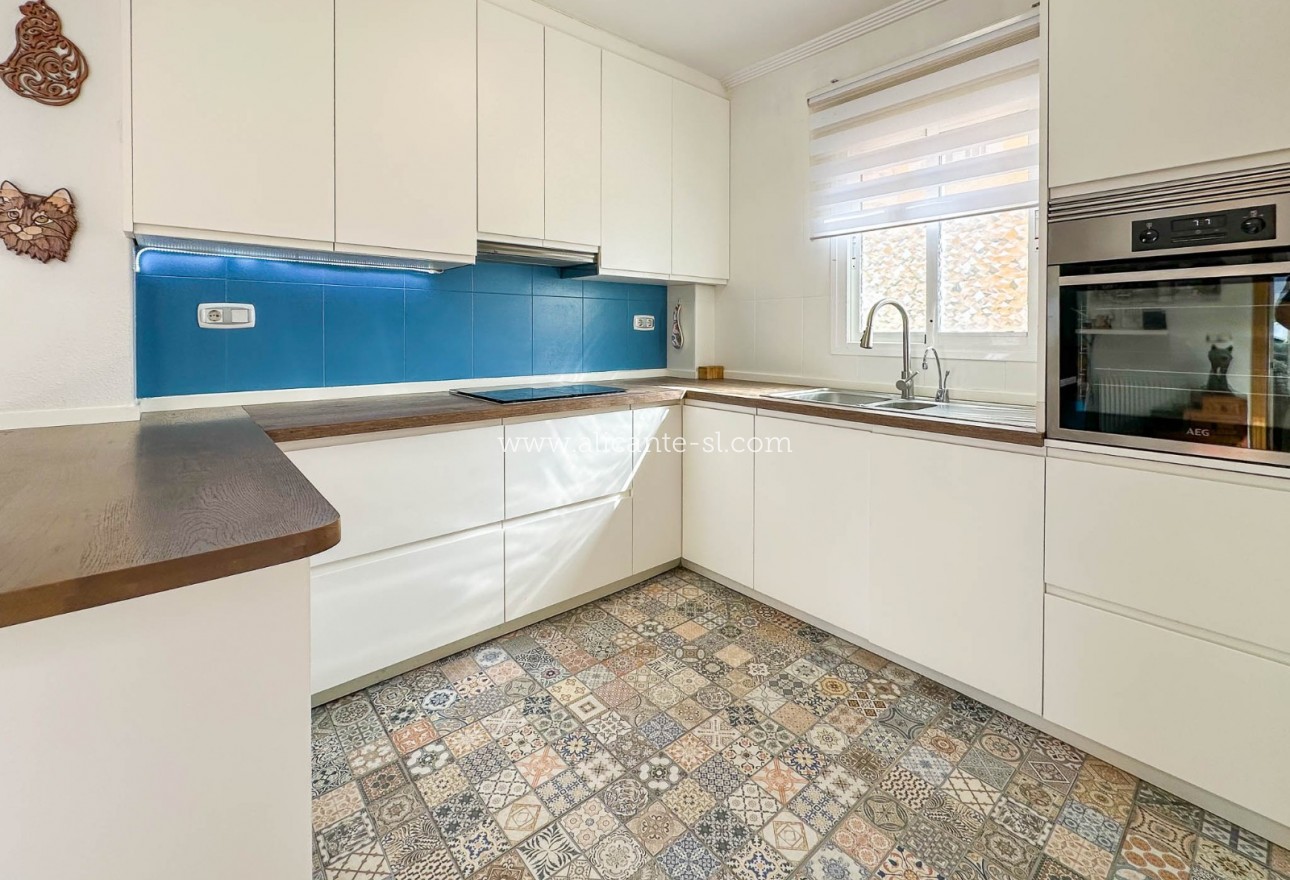 Sale - Villa  - Hondón de las Nieves