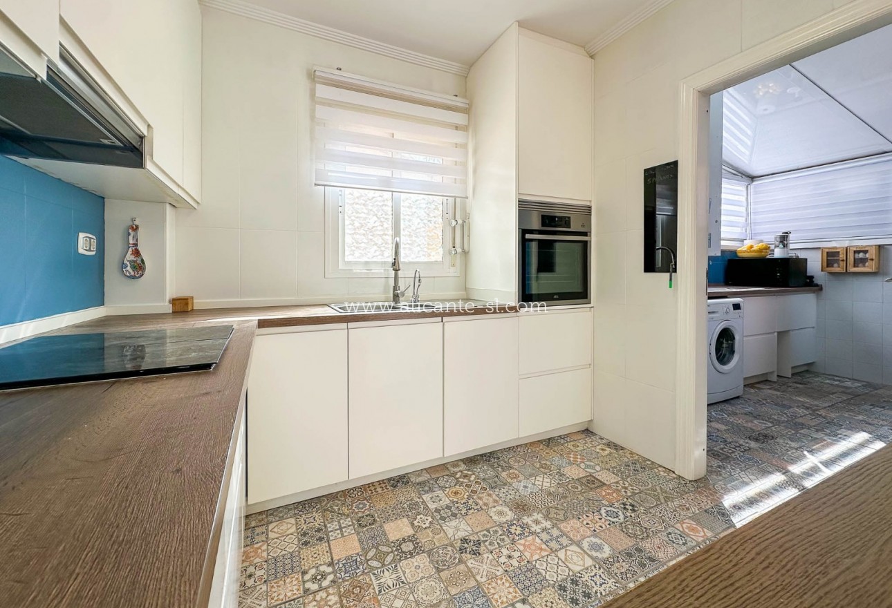 Sale - Villa  - Hondón de las Nieves