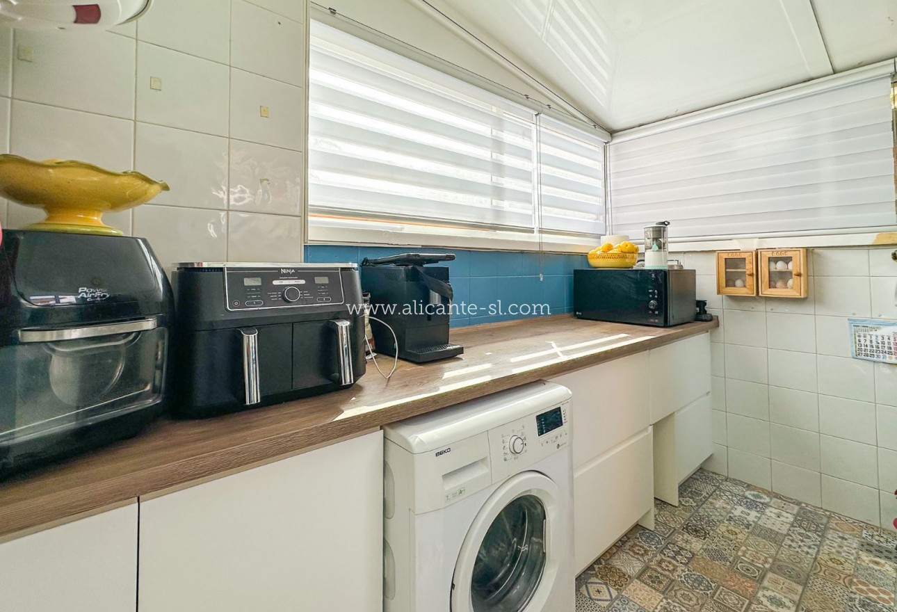 Sale - Villa  - Hondón de las Nieves