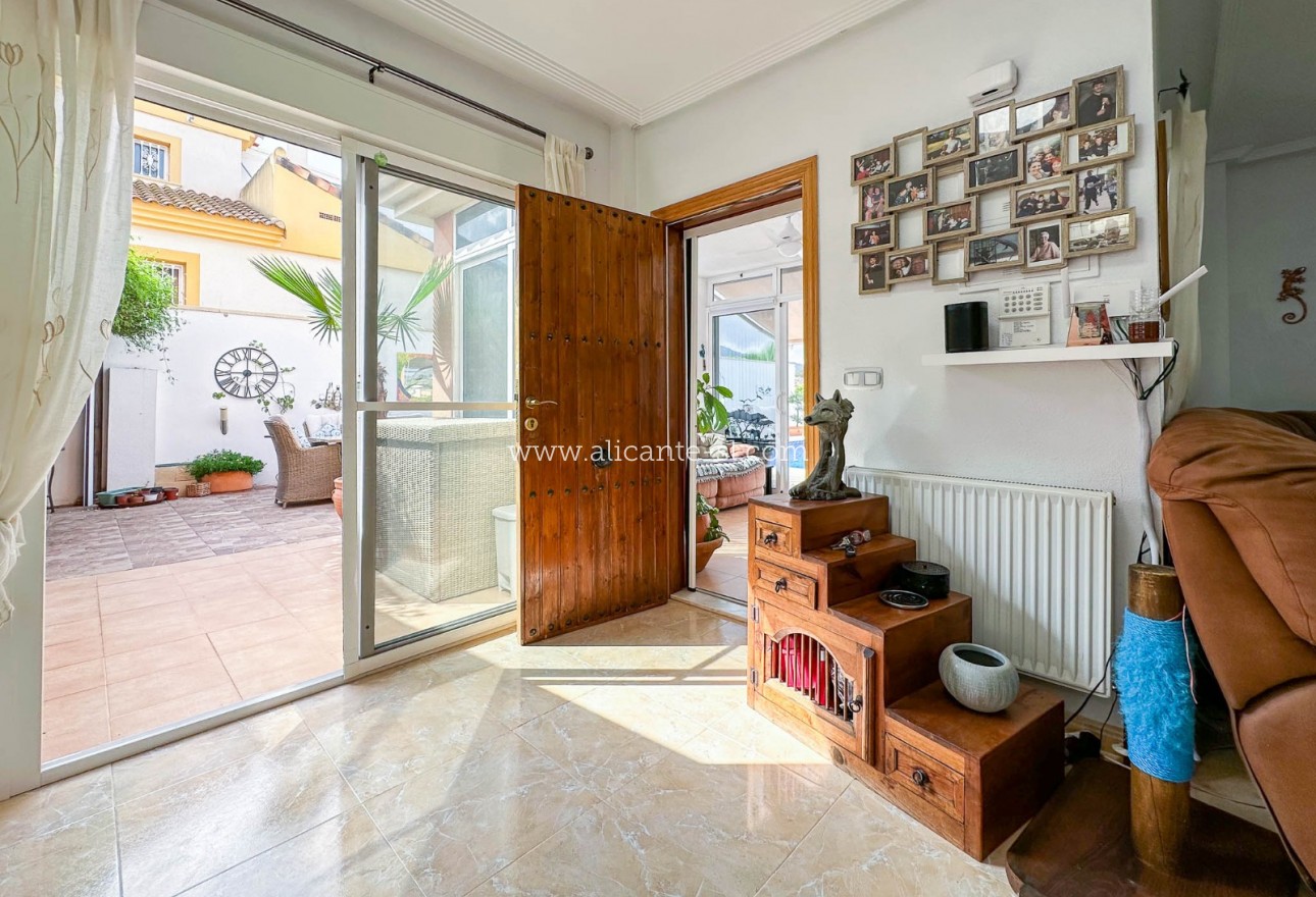 Sale - Villa  - Hondón de las Nieves