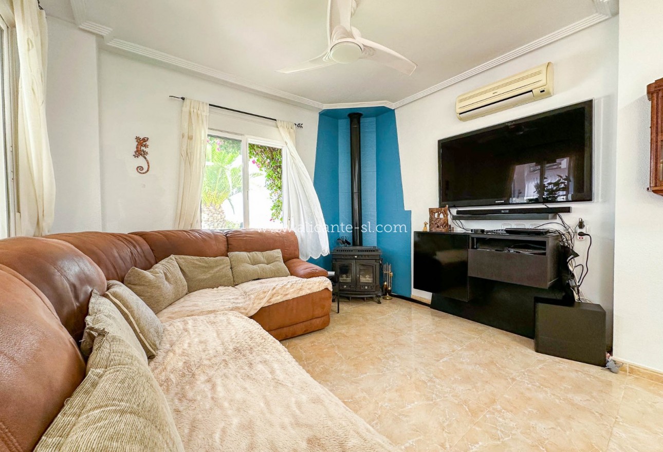 Sale - Villa  - Hondón de las Nieves