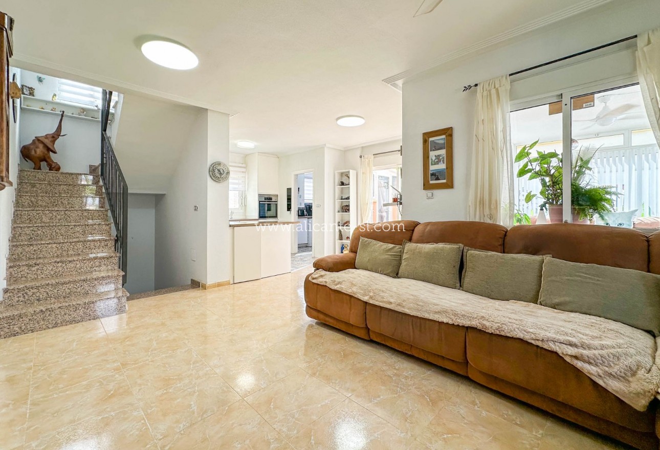 Sale - Villa  - Hondón de las Nieves